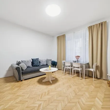 Stylish 2br Family Near Hockey Stadium