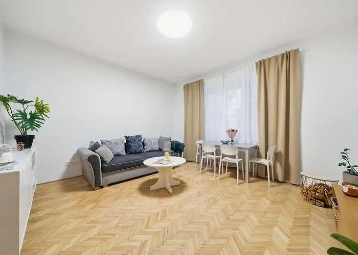 Stylish 2br Family Near Hockey Stadium