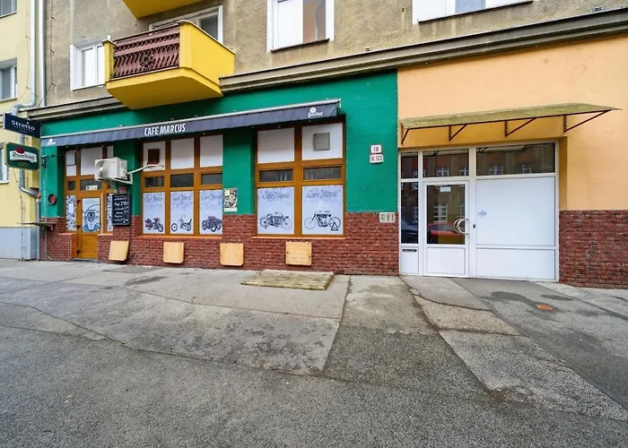 Stylish 2br Family Near Hockey Stadium